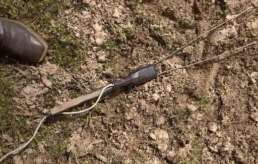 This “Redneck Worm Getter” Immediately Sends Earthworms To The Surface