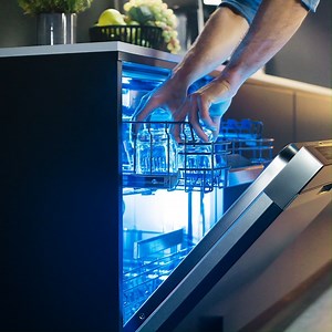 71K views · 188 reactions | Design that goes beyond the obvious, and technologies that exceed all limits. Discover more about our built-in dishwashers here: https://bit.ly/3jTEBqM | Siemens Home | Facebook