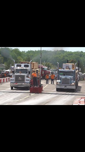 Mack vs Freightliner #semi #loadeddragracing #semidragracing #macktrucks #Freightliner #peterbilt #torque | BUILT Diesel MAFIA