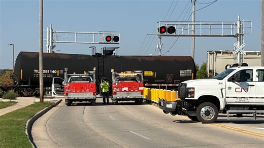 Mukwonago fatal train-vs-truck accident; 82-year-old man dead