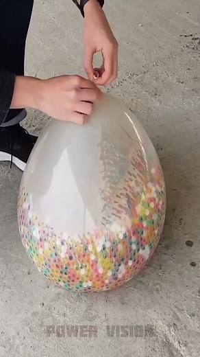 Experimento de 10.000 Orbeez en Globo