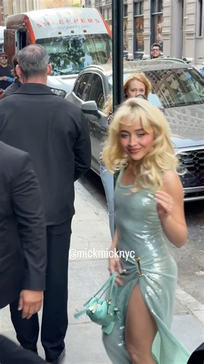 51K views · 2.1K reactions | Sabrina Carpenter dazzled in New York today, attending the exclusive Versace event with effortless glamour, embodying the bold and free spirit of the brand’s La Vacanza 2025 collection  @sabrinacarpenter #sabrinacarpenter #nycfashion #versace #entertainmentnews #bts | New York Mickey | Facebook