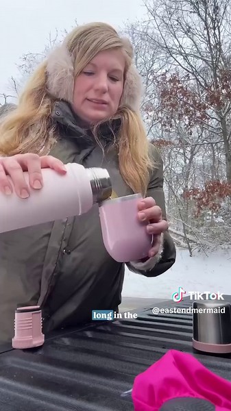 A classic snow day at Quail Hill ❄️ Sledding, hot cider, cookies — and a hill that’s been loved for generations. Save this for the next snowfall 🛷 〰️ #hamptons #thingstodointhehamptons #easthampton