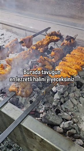 Ebru Keşifte 🔍 on Instagram: "@kanatsizbbq .. O zaman kısa bir molanın ardından yine harika mekânlar ike kaldığımız yerden devam edelim 🤗 ✨️ Tavuk sevenler,gönül rahatlığı ile tavuk yemek isteyenlerin yeni adresi @kanatsizbbq Konutkent Elmar Towers de açıldı 🎉🎉 ✨️ Menülerinde sadece tavuk var..Kanat,but,şefin özel dürümü ve tavuk paça çorbası..Porsiyonlar 250-300 gr arasında 👍 ✨️ Kanat sevenler burayı kaydetsin🙌Kocaman,özel sosu ve pişkinliği ile çok iyiydi 🤌Altın but adı üstünde altın gi