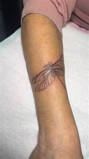 20 reactions | Absolutely STUNNING fineline, delicate, beautiful dragonfly for this lovely lady’s FIRST tattoo 殺✨ So thankful for the creative freedom in this semi realistic dragonfly done in my own style, SO happy with how this piece turned out來 Thank you so much for the trust﫶﫶 | Meraki Tattoo Lounge By Trinity MacFarlane | Facebook