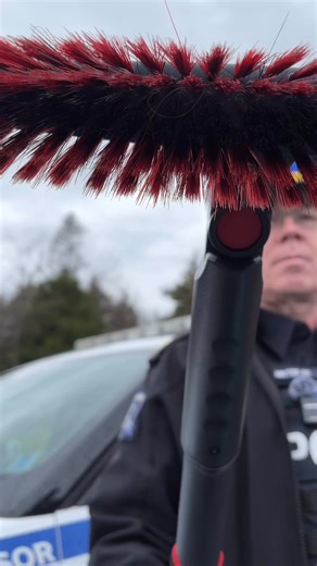 We’ve all seen it: a vehicle driving around with a full snowbank on the roof. That snow doesn’t stay put. It can blow back onto the vehicle behind you or slide forward and block your view. Clear your entire vehicle before driving and help keep our roads safe. Learn more at https://brnw.ch/21wYRAN Halifax Regional Police | Halifax Regional Municipality