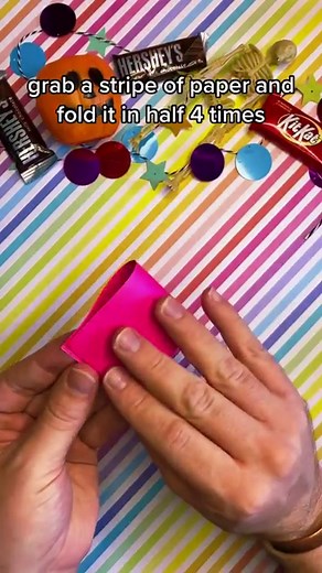 74K views · 1K reactions |  How to make an easy Halloween ghost paper chain that is a great craft for kids when they are bored. #ghost #halloween #papercraft #easycrafts #kidsactivities #halloweencrafts | Timm Sevitz | Facebook