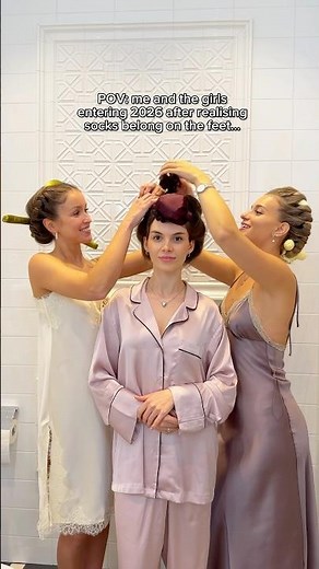 Entering 2026 with great hair 🤝 paired with your Eternal Muse overnight heatless curler ✨