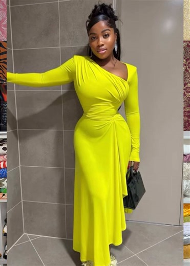 Lycra fabric 2700 per yard DISCLAIMER: we do not claim ownership of the #styleinspo videos and photos used in this post. #redflowerfabrics #fabricvendorinlagos #lycrafabric #lycradress