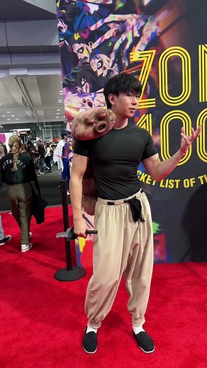 TOJI! 😱 Excellent #cosplay by @Jeff :) at #nycc! Tag us #vizcosplay to show us more amazing costumes! 😁 #jujutuskaisen #tojifushiguro