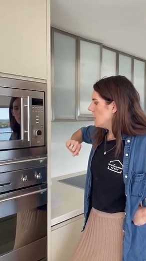 How to use the Smeg 34L Microwave with Built In Grill