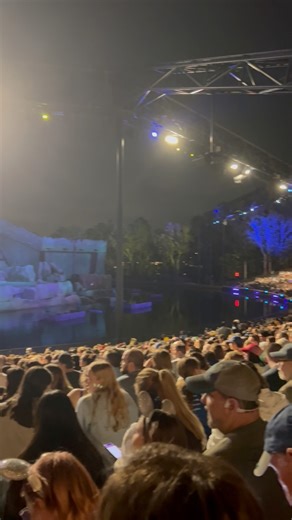 Do you like crowds? This is the 9:30pm Fantasmic crowd . It is overwhelmingly but the show was absolutely great to watch it . | Magicparkmemories