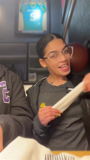 Super Bowl Sunday ❤️❤️ @Mayaaaa💋 whole time I found another $20 tip afterwards lol #bdubs