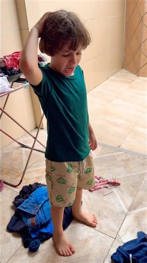 Gabriel tem Regra Nova da roupa ao contrário! #shorts