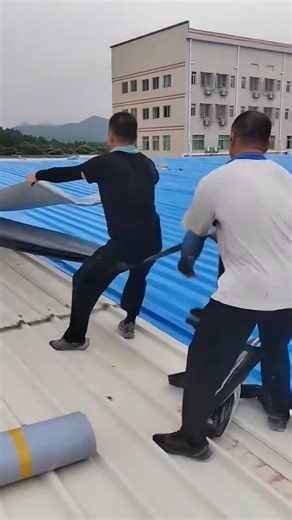 Installing a Roof Waterproof Membrane.