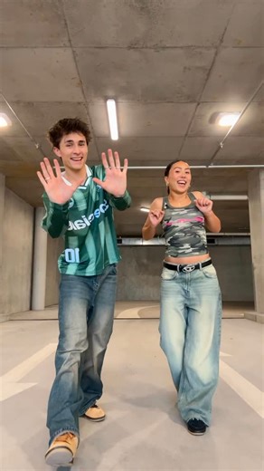Cadel & Mia on Instagram: "ESTA NOCHE VIRAL DANCE TREND! 💚 #dance #viral #couple #cadelandmia #duo #reels"
