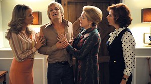 Potiche : Karin Viard revient sur le tournage du film aux côtés de Gérard Depardieu, "Je me suis fait peloter" - TV Grandes chaînes
