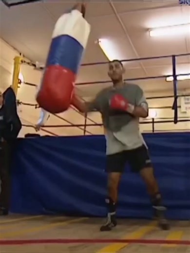 Prince 🕺🏽 #parati #boxingtraining #boxing #princenaseem #fyp #mma #foryou #xyzbca #muslim #respect #serious