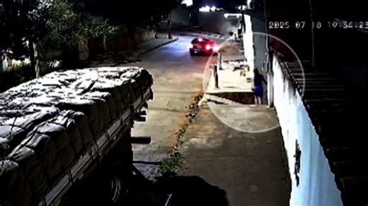 Vídeo mostra veículo buscando garota de programa que foi encontrada morta