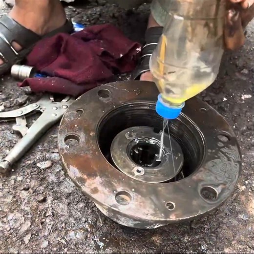 4.4K views · 30 reactions | Excavator Bearing Failure – Causes, Symptoms & Repair Process “ | Luciano Franklin | Facebook