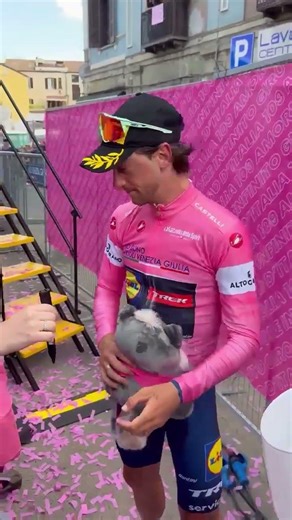A new Giro leader! 🩷 Ciccone leads the first Grand Tour of 2026 after Stage 4 of the Giro d'Italia 👏