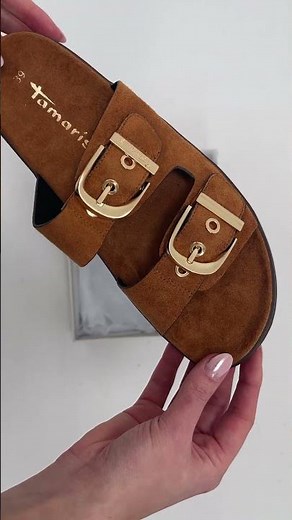 Sandals or clogs? We can’t decide. 👀🤎 #tamaris #suede