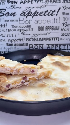 Pizza Rustica, 2 Rotoli di pasta frolla, 500g di ricotta, 200g di salumi misti, (Salame,provolone,pancetta), pepe,parmigiano, In forno 190° 30/35 minuti, #rusticonapoletano #pizzarusticanapoletana #lericettedinatty #nattybonappetit #pastafrolla #nattyricetteveloci #dolcesalato #rusticodolcesalato #pizzarustica | Natascia Borrelli