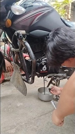 ENGINE OIL CHANGE AT HOME 🏠🏠🏠🏠🏠#chatterjeevlogs #automobile #bengalivlogs #minivlog #engineoil