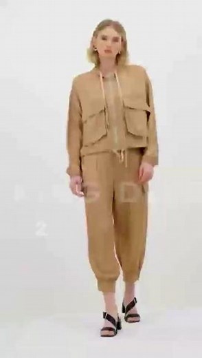 轻行都市之中，多元风格并置#KINGDEER 实现衣装元素的多元迭新，于优雅之上，带来多重着装体验。 #K