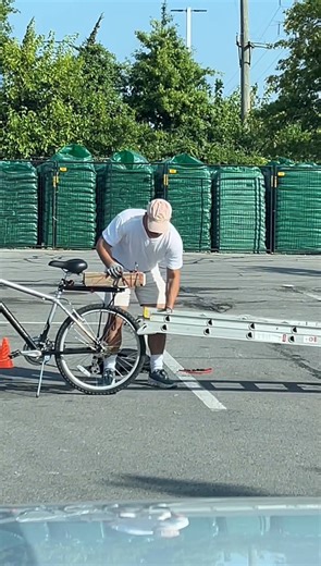 413K views · 1.7K reactions | Man picks up Huge Ladder on a Bicycle! 藍 Didn't know how he was gonna do this, but he found a way. Respect. | Sean Alexander | Facebook