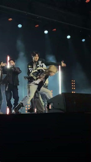 I say that stage is on fire 🔥 😮‍💨🥵#bts #kpop bysami