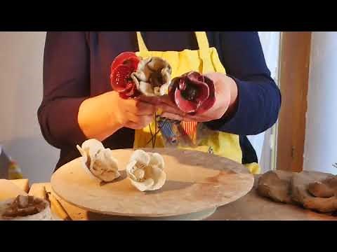 Tutoriel du modelage d’une fleur en céramique, poterie.