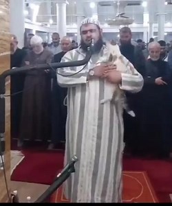 15K views · 1.1K reactions |  La place particulière du chat en Islam. Il est ainsi rapporté que le Prophète Muhammad ﷺ‬ portait une grande affection à sa chatte Muazza, qui se tenait souvent sur son épaule lors de ses sermons… | Les candidats du paradis firdaws | Facebook
