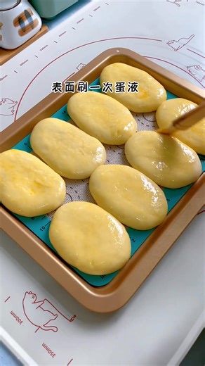 These soft hot dog buns are always the first to disappear in my house. Made with a bread machine, they’re light, fluffy, and full of flavour. Perfect for kids, beginners, and busy home bakers. Full recipe: https://www.nanawithchopstick.com/hot-dog-buns/ | Nanawithchopstick