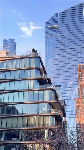 New York. Nearby stands the sharp geometric structure by Zaha Hadid — 520 West 28th Street.