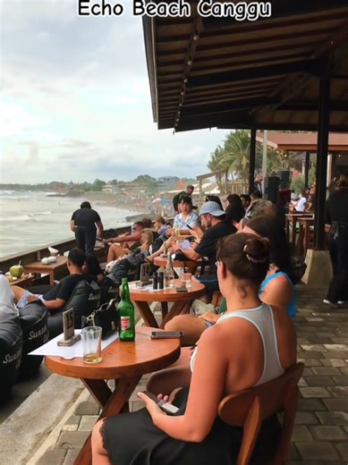 Keindahan Pantai Batu Mejan (Echo Beach) di Canggu Bali