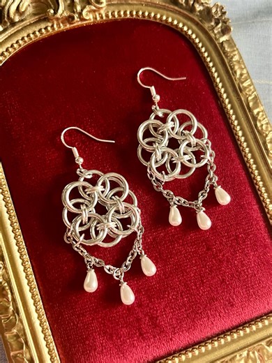 Silver Queen Chainmail Earrings | Medieval Jewelry | Renaissance, Regency, Hypoallergenic - Etsy
