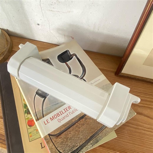 Applique murale tubulaire art déco en céramique et tube en verre opaline blanc