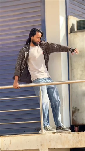No Caption | | Ek KHATOLE Jail : MASOOM SHARMA