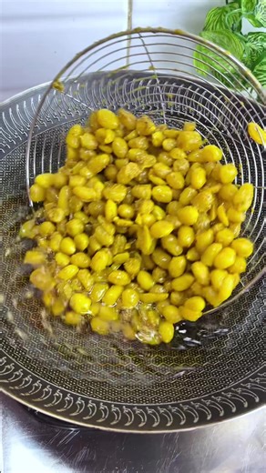 Yang selalu ada setiap Lebaran, bikin nya satset banget👌👌#cooking #cemilan #isiantoples #kacangbawanggurih #food #ramadan #fyp