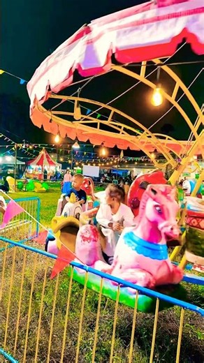 Si kakak naik odong lucu di pasar malam dadakan tarumajaya