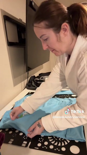 Shirt folding using the board So simple and effortless 🤩🧺 #shirtfolding #laundry #fyp #diy #foldingclothes