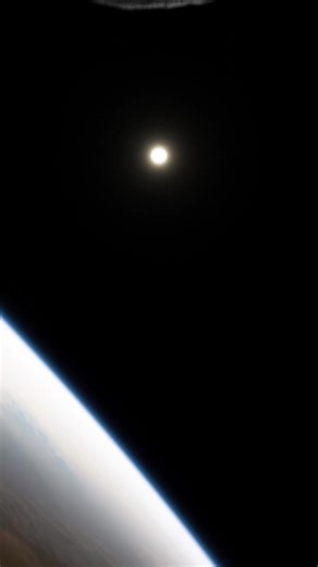 💥 FREE Sound Design Tip: If your sound design feels generic, you’re probably using it too literally. Think in emotion, not objects. Design how the moment feels, not what it is. 👉 Emotion-first cinematic sound tools: https://www.filmcrux.com/store/p/audio-bundle | FILM CRUX