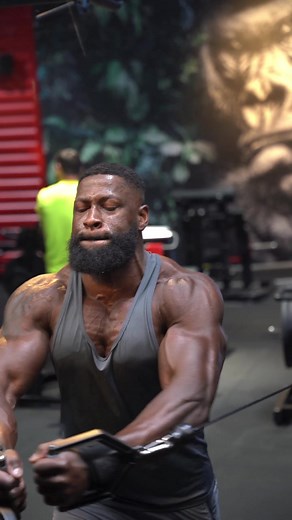 Cette voix dans ma tête à chaque rep ! #everyrepcounts #chestday #bodybuilding #noexcuses #disabilitytiktok #bionicleg