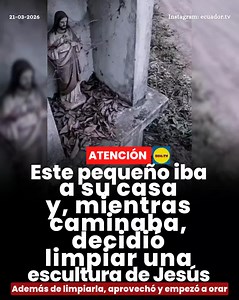 #ATENCIÓN | Este pequeño iba a su casa y, mientras caminaba, decidió limpiar una escultura de Jesús 🚨. Un gesto lleno de fe y ternura ha conmovido en redes sociales. Un niño fue captado mientras caminaba rumbo a su casa y, en el trayecto, se detuvo para limpiar con cuidado una escultura de Jesucristo ubicada en el lugar. Además de limpiarla, aprovechó y empezó a orar, en una escena que fue interpretada por muchos usuarios como una muestra sincera de respeto y devoción a su corta edad. El moment
