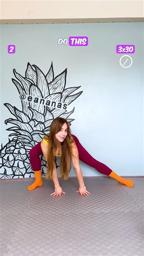 Middle Split Easy Tutorial🔥😱 #easy #howto #tutorial #middlesplit #stretching