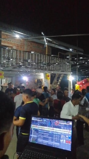 DJ Edison: Música Electrónica para Bailar