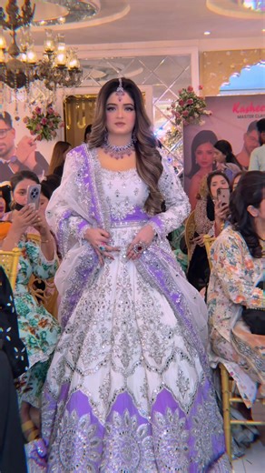 🎨✨ KASHEE’S MAKEUP & HAIR MASTER CLASS — KARACHI EDITION ✨🎨 The wait is finally over! Karachi, get ready to witness the most iconic beauty learning experience of the year — led by the one and only Kashif Aslam, the maestro behind Pakistan’s most loved transformations. 💫 From flawless base techniques to high-fashion hairstyling… From signature Kashee’s bridal glam to runway-worthy looks… This master class is designed to elevate your artistry, sharpen your skills, and inspire every part of your