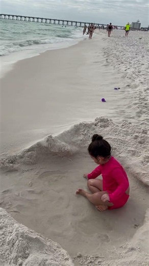 Cute little girl loves the beach 😂