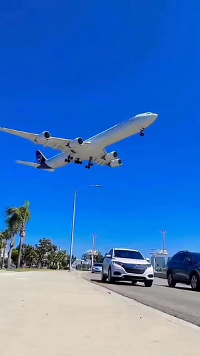 Boeing 747 Low Altitude Flight Over Highway